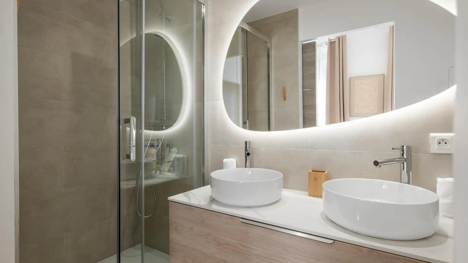 Cannes Heart, 3 Bedroom 3 Bath, 100M Palais & Beach Frankrig