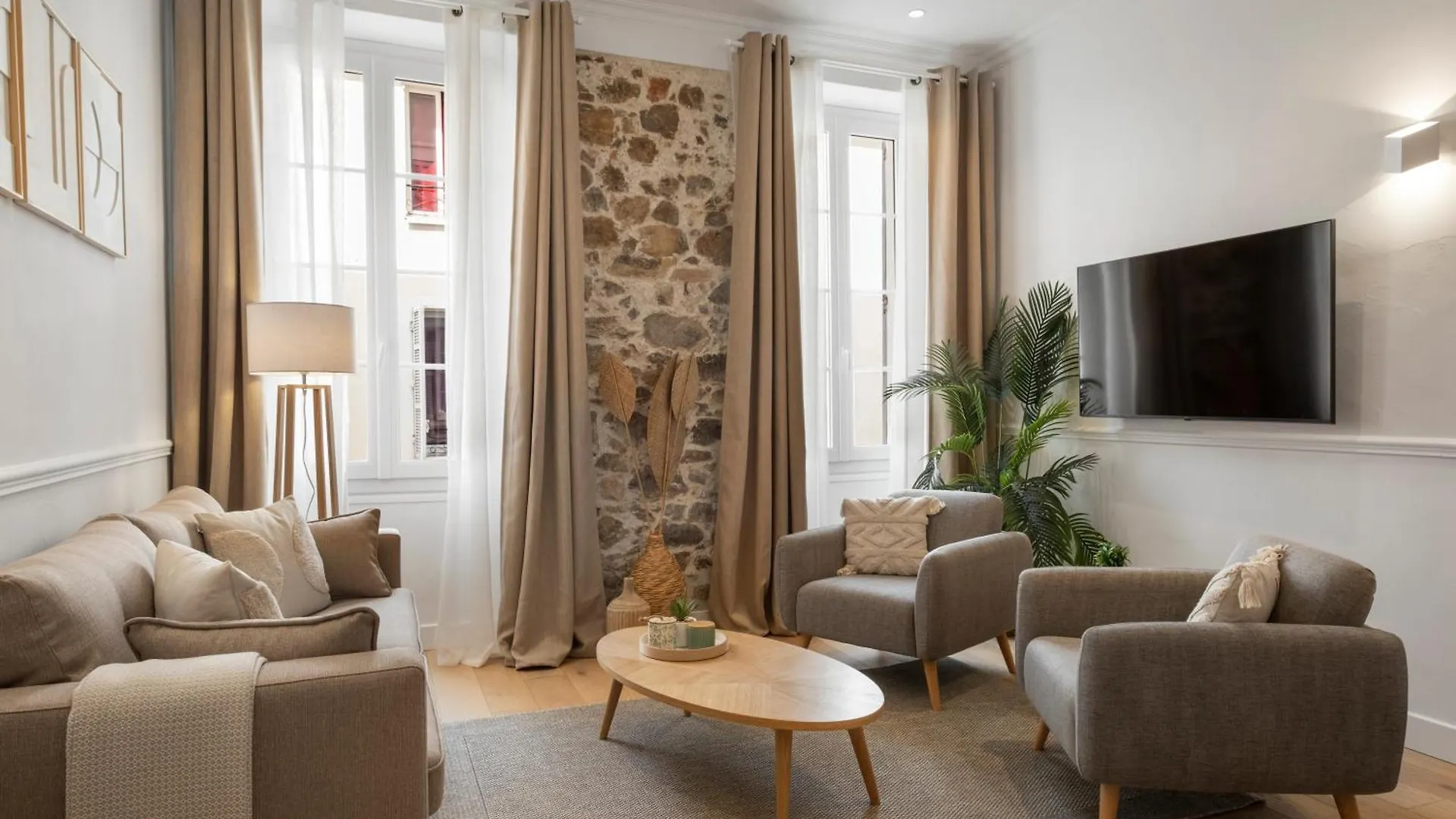 Cannes Heart, 3 Bedroom 3 Bath, 100M Palais & Beach